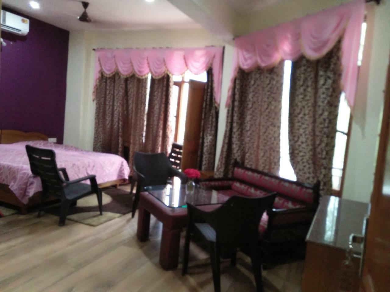Misty Woods Hotel Dharamshala Eksteriør billede